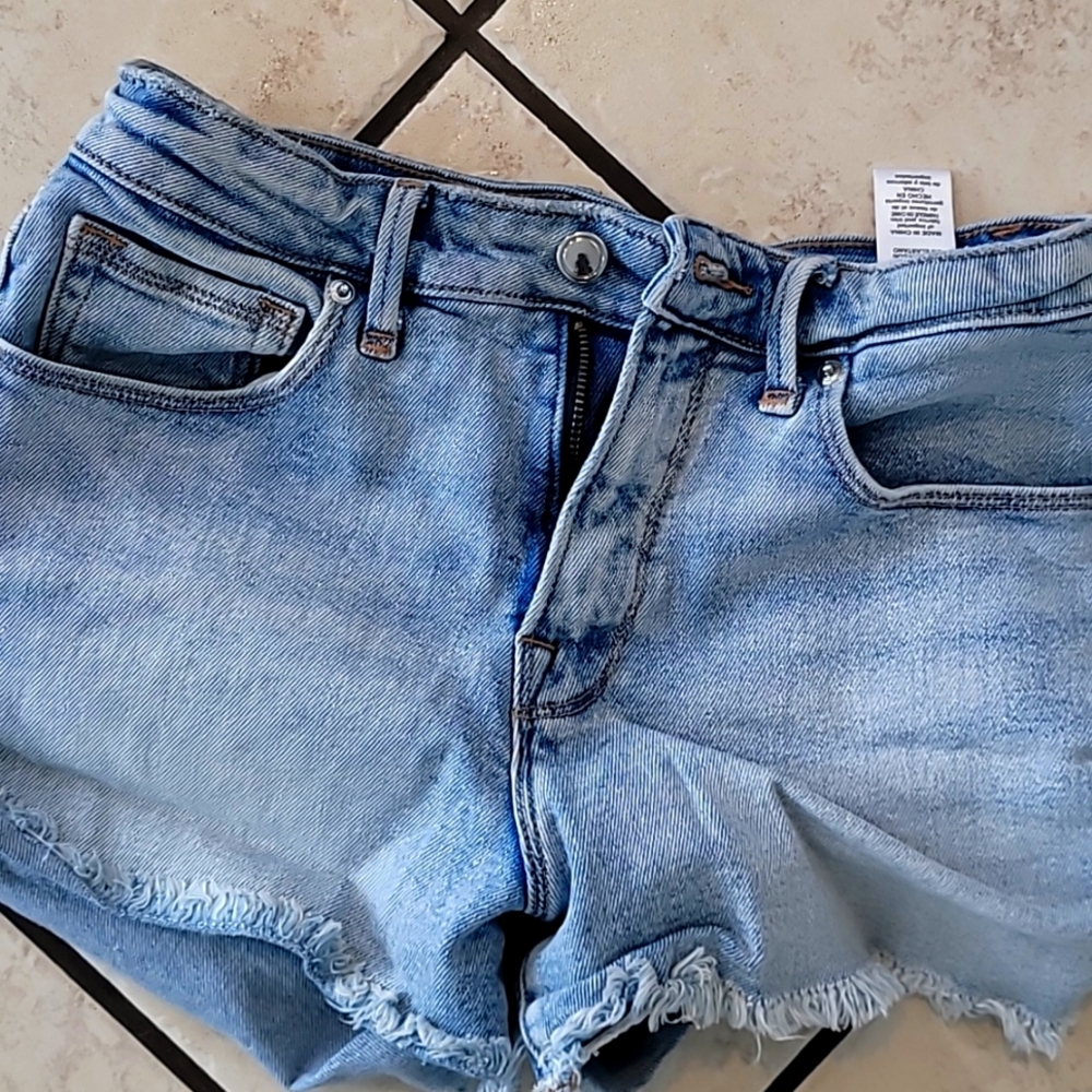 Good American Shorts. High Rise size 2